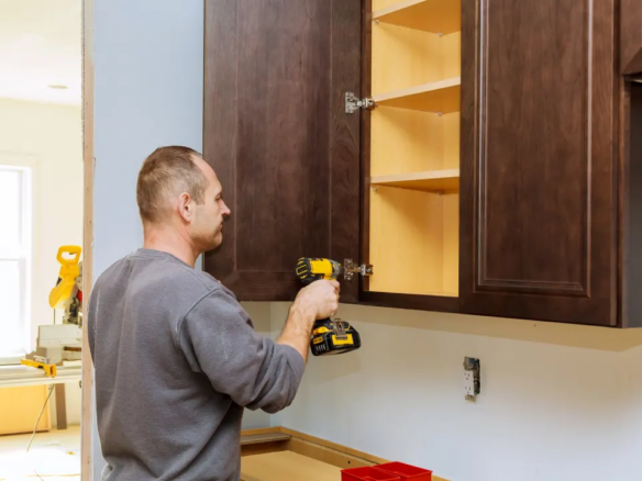 Renovace starého nábytku